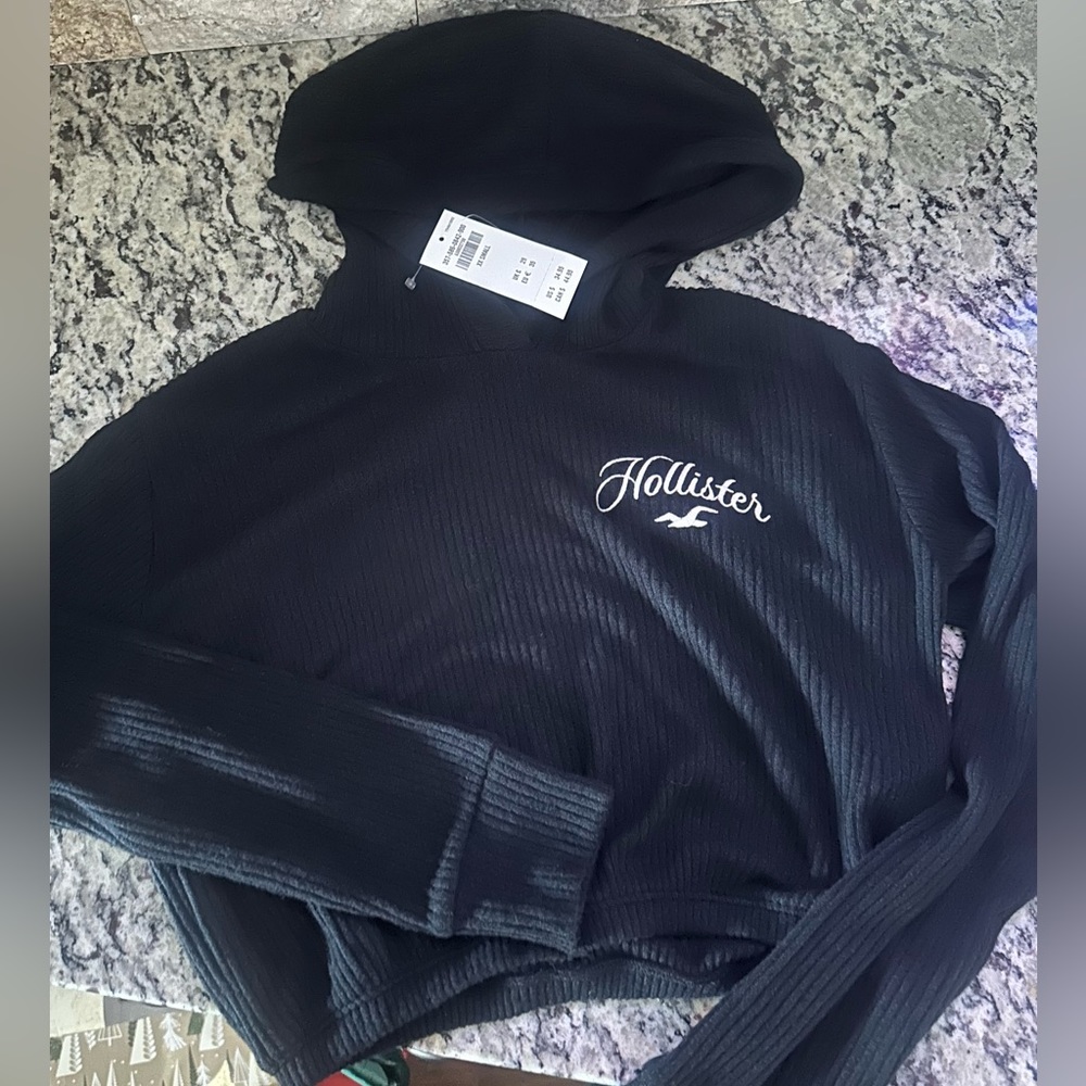NWT Hollister hoody cropped shirt. This is navy size xxs in juniors.